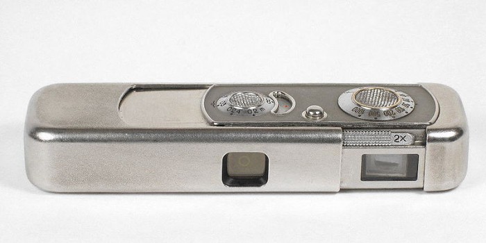 800px-Minox_Riga_stainless_steel_cased.jpg