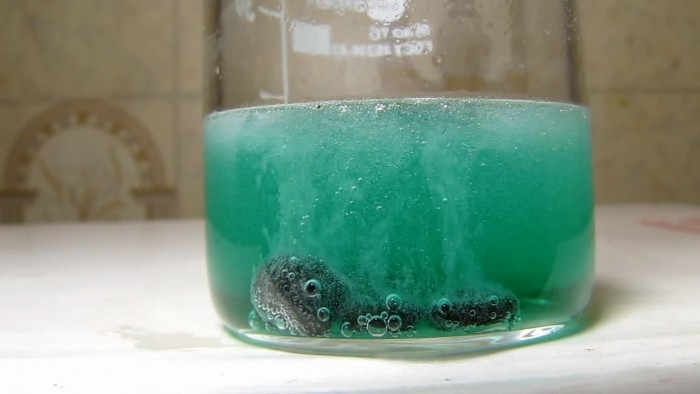 Reaction_of_copper_citrate_with_zinc_metal-9.jpg