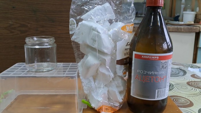 Dissolving_Polystyrene_Foam_in_Low-Quality_Acetone-1.jpg