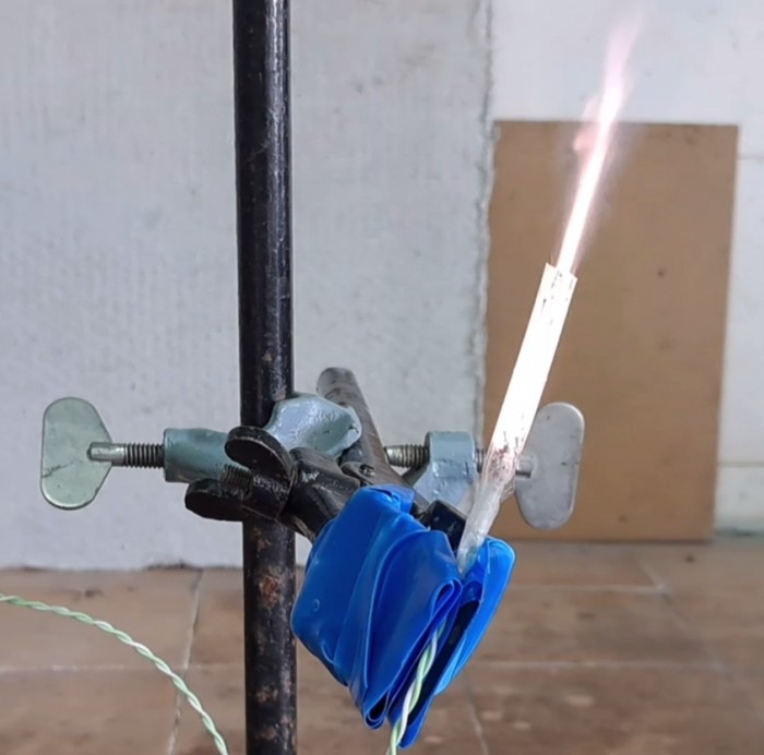 Lead(II)_thiocyanate-homemade-matches-31.jpg