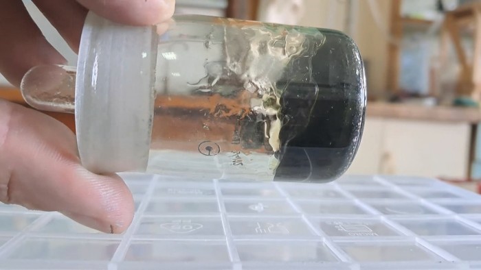 Dissolving_Nitrocellulose_in_Acetone-22.jpg