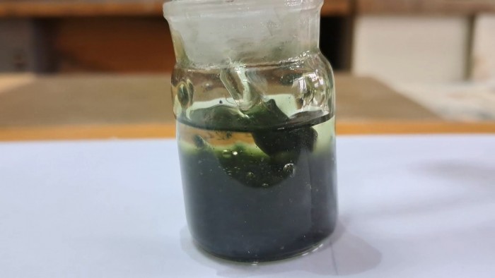 Dissolving_Nitrocellulose_in_Acetone-63.jpg