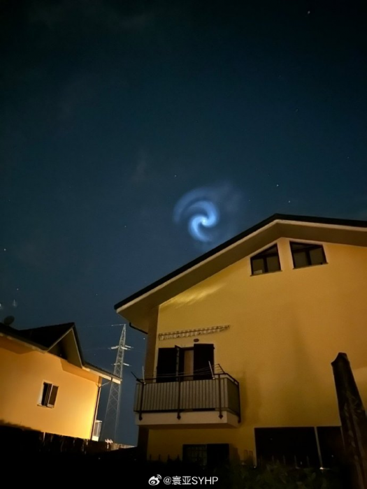 звездное-небо-Falcon-9-SpaceX-8847596.png