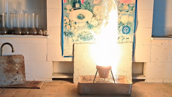 Combustion_of_thermite-aluminum-iron-oxide-658.jpg