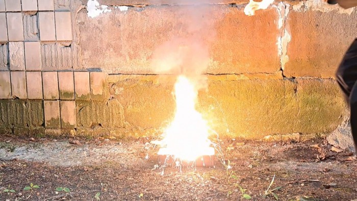 Combustion_of_thermite-aluminum-iron-oxide-949.jpg