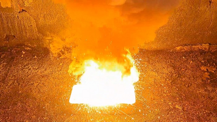 Combustion_of_thermite-aluminum-iron-oxide-1060.jpg