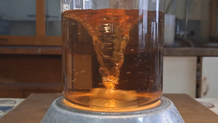 Reaction_Sodium_Thiosulfate_Iron_III_Chloride-140.jpg
