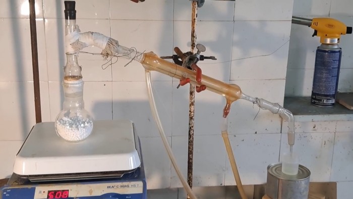 Distillation_Tritiated_Water_from_Calcium_Chloride-18.jpg