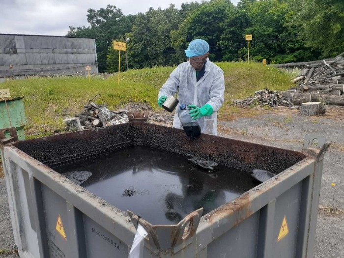 work_with_radioactive_waste-64.jpg