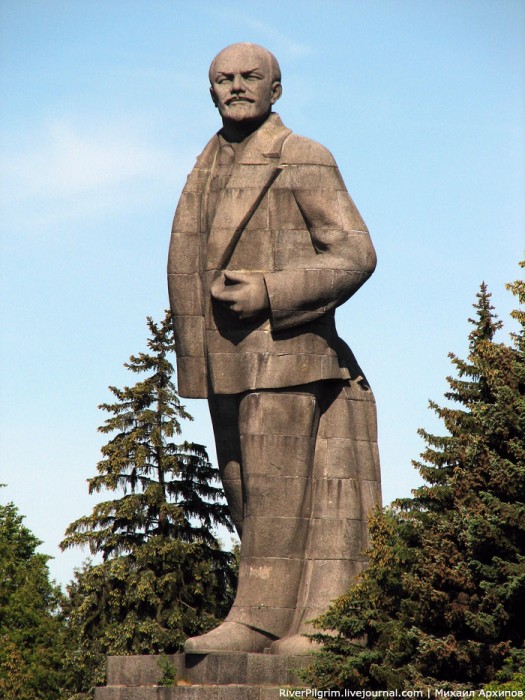 Ленин-кентавр в Дубне.jpg