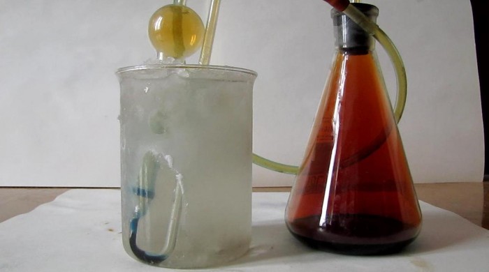 nitrogen-dioxide-liquid-33[1].JPG