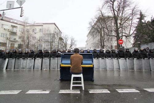 Piano%20Player-500x333[1].jpg
