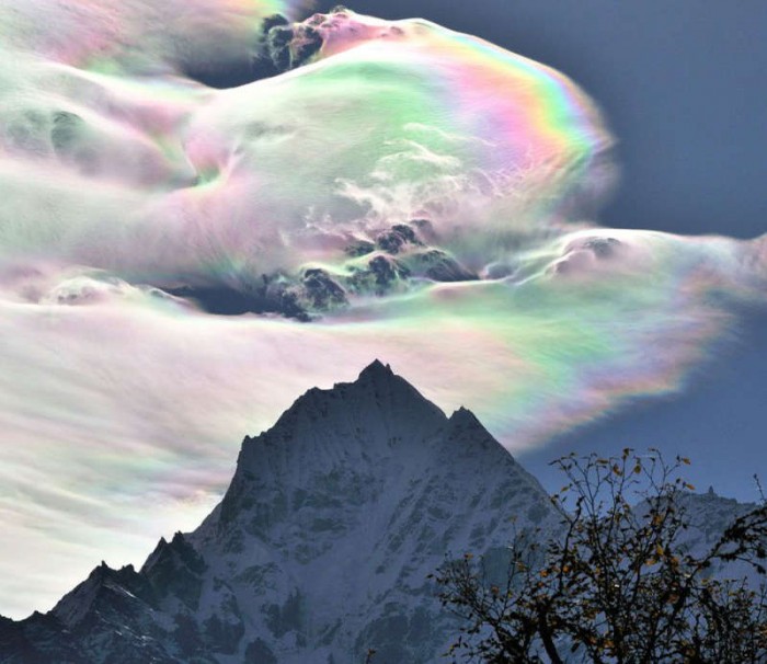 iridescentmountain_bartunov_960[1].jpg