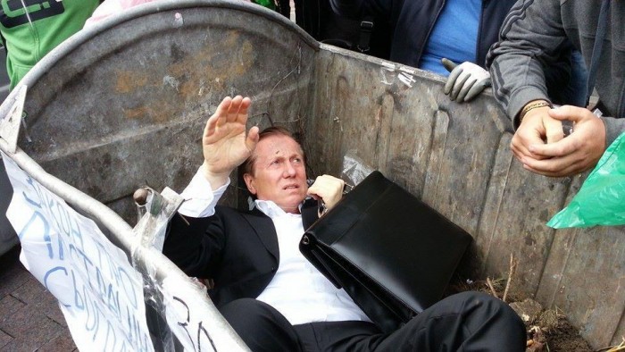 BxprUFgCAAA9XRQ.jpg large.jpg