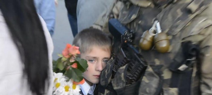 BzNSqHWCQAAUocH.jpg large.jpg