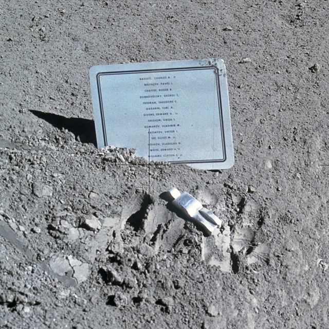 640px-Fallen_Astronaut.jpg