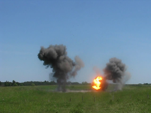 Explosion_of_Trinitrotoluene-61.jpg