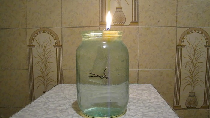 burning-candle-floats-on-water-11[1].jpg
