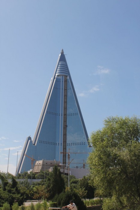 Ryugyong_Hotel_(2011.09.04).jpg