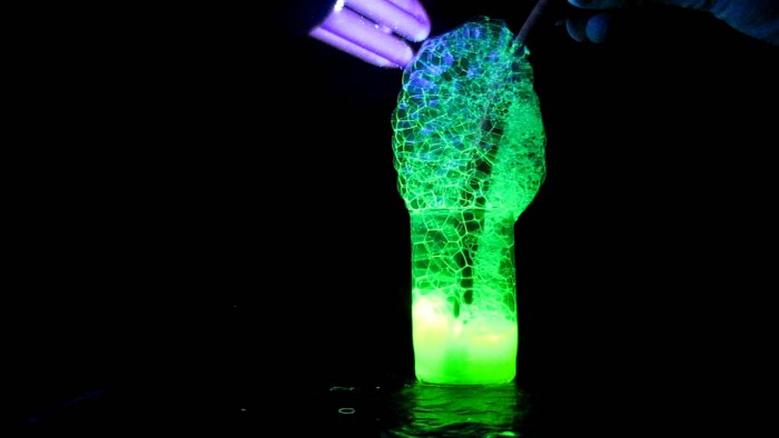 Fluorescein_soap_bubbles_and_ultraviolet_light-26[1].jpg