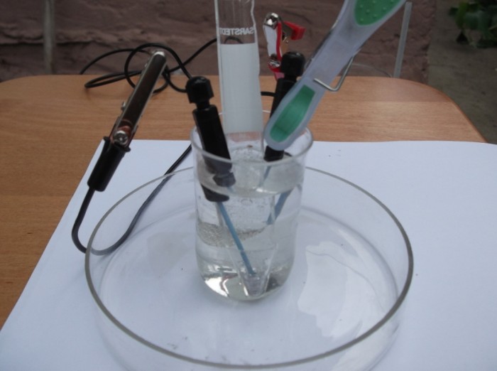 Barium_amalgam_preparation_reaction_with_water-5[1].jpg