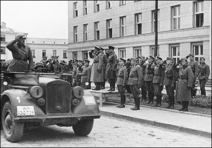 German%E2%80%93Soviet%2Bmilitary%2Bparade%2Bin%2BBrest-Litovsk%2B22[1].jpg