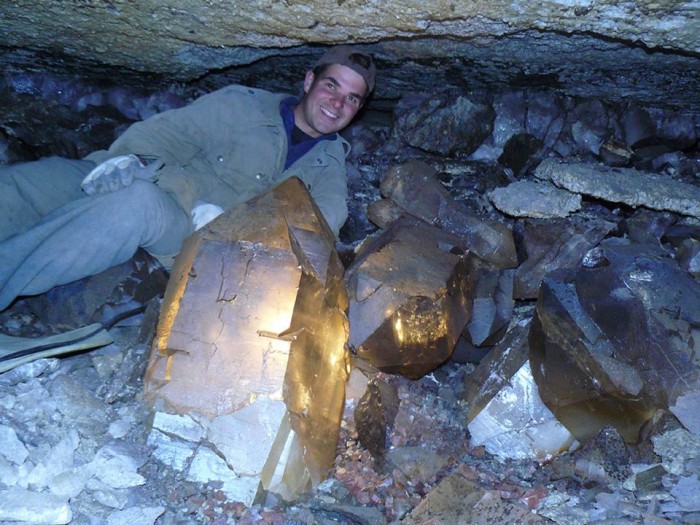 giant crystals were discovered in Swiss.jpg