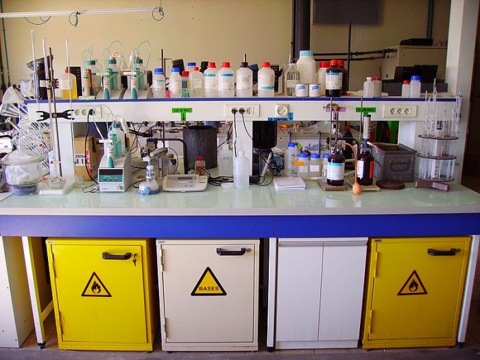 Chemistry_Laboratory_-_Bench.jpg