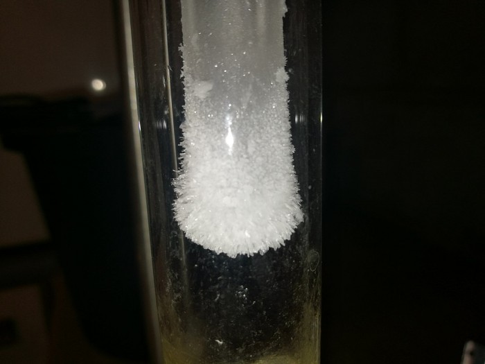 Chlorobutanol_crystals.jpg